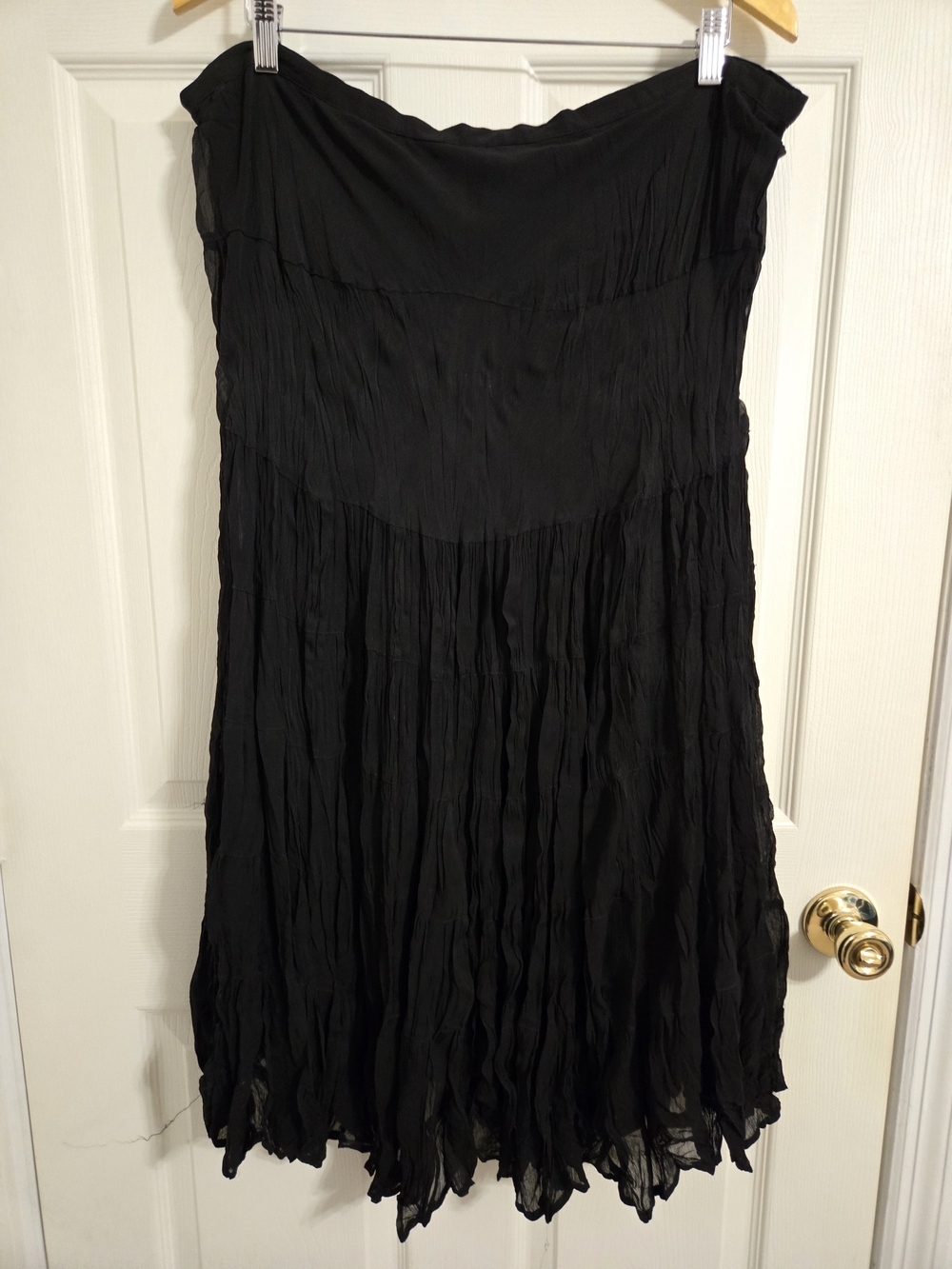 John Paul Richard Women's Black Crinkle Skirt Size 18